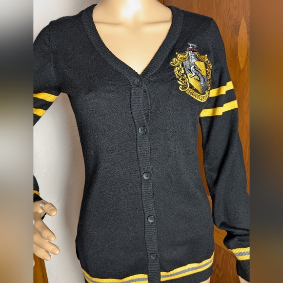Harry Potter Black Hufflepuff Cardigan Size XS - Picture 2 of 9